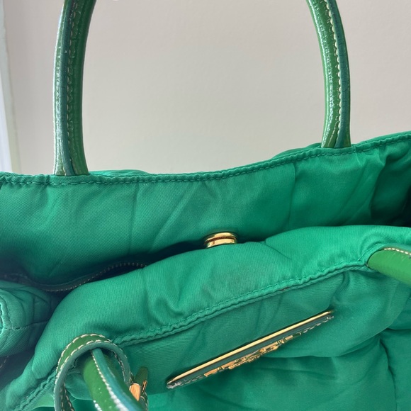 💕Prada Emerald Green Quitled Tote - Picture 12 of 13